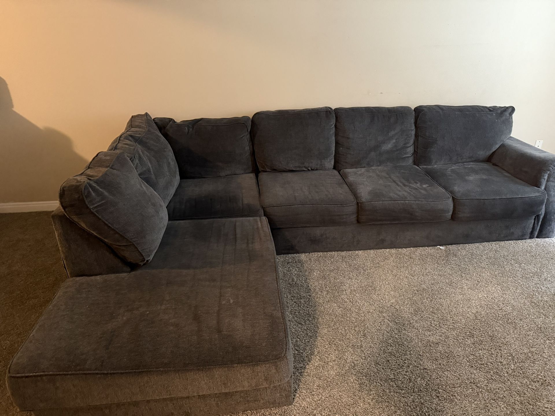 Large Gray Sectional Couch – Great Condition