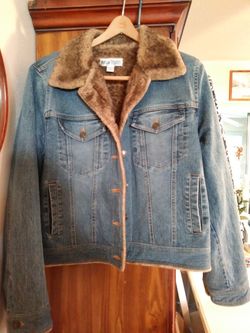 Jean jacket with fur. Size large