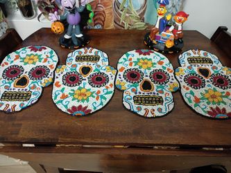 Beautiful beaded Tahari Skull Runner