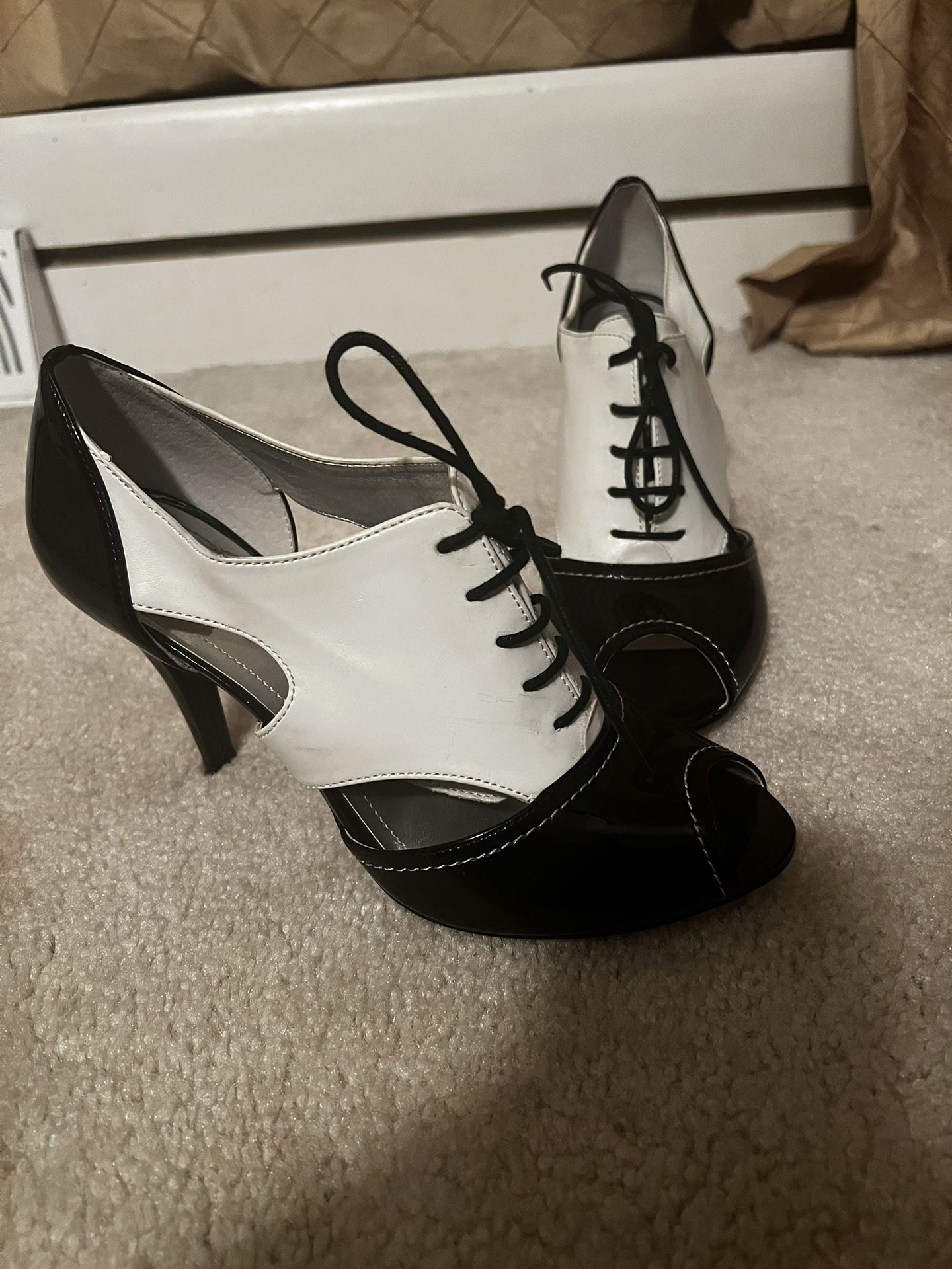 Tahari Tuxedo Open Toe Booty Style Heel Sz 6.5