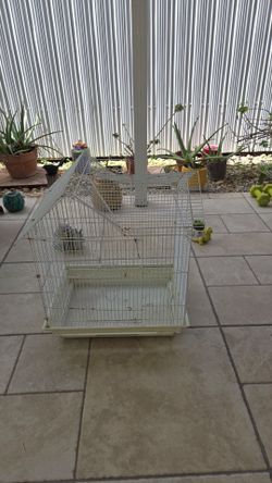 Jaula Amarilla Para Aves En Buenas Condiciones