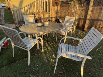 Backyard Patio Set (NEED GONE)