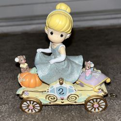 Disney Showcase Collection Precious Moments  Parade Age 2 Cinderella