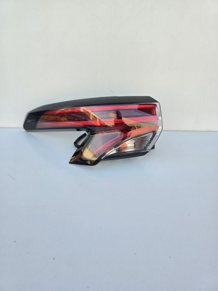 Toyota Sienna LE ,XLE Driver Side Left Tail Light 2021-2024