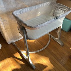Arm’s Reach Co-sleeper Bassinet