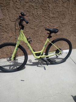 SPECIALIZED ROLL LOW ENTRY BIKE