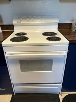 Frigidaire Electric Stove/Oven – Works Great