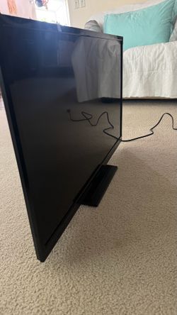 Insignia 32” LED TV Television Monitor 720p 2013