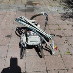 Titan 440 Paint Sprayer 