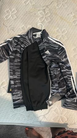Boys sweat suit size 10/12