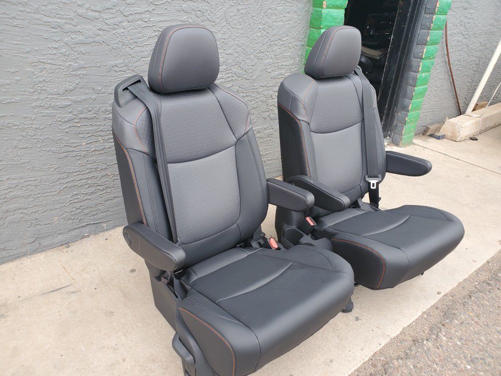  BRAND NEW BLACK LEATHER BUCKET SEATS WITH SEATBELTS 