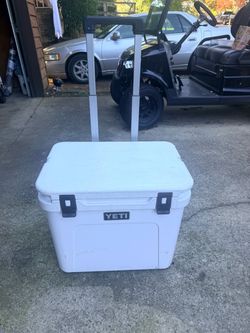 YETI Roadie 48 Wheeled Cooler - White