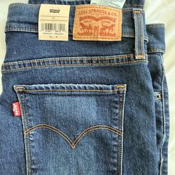 Levi’s 311 Shaping Skinny Capri - 32