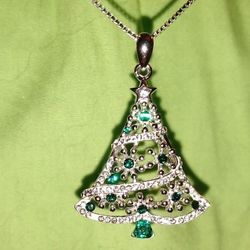 Gorgeous 😍🆕 Festive Christmas Holiday Necklace! 🎄