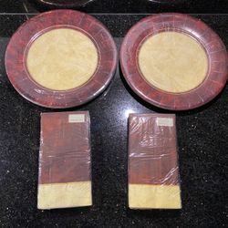 Premium Quality 20 Dinner 11” Paper Plates & 24 Guest Towls Napkins