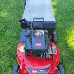 Self Propelled Toro Lawn Mower With Bag Runs Great 