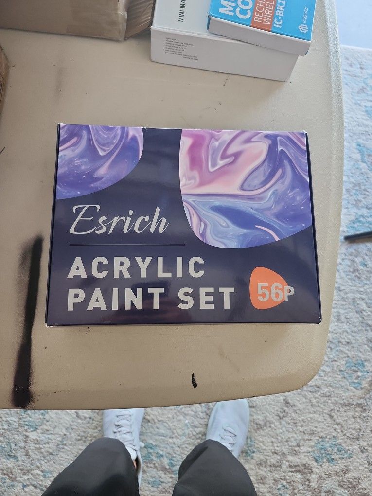 BRAND new ESRICH acrylic Paint Set
