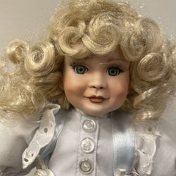 Vintage 1991 Elizabeth 14 inch Porcelain Doll Paradise Galleries. Condition is pre owned and shows some light signs of wear from age but overall solid