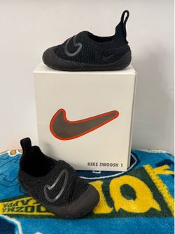 Kids nike swoosh