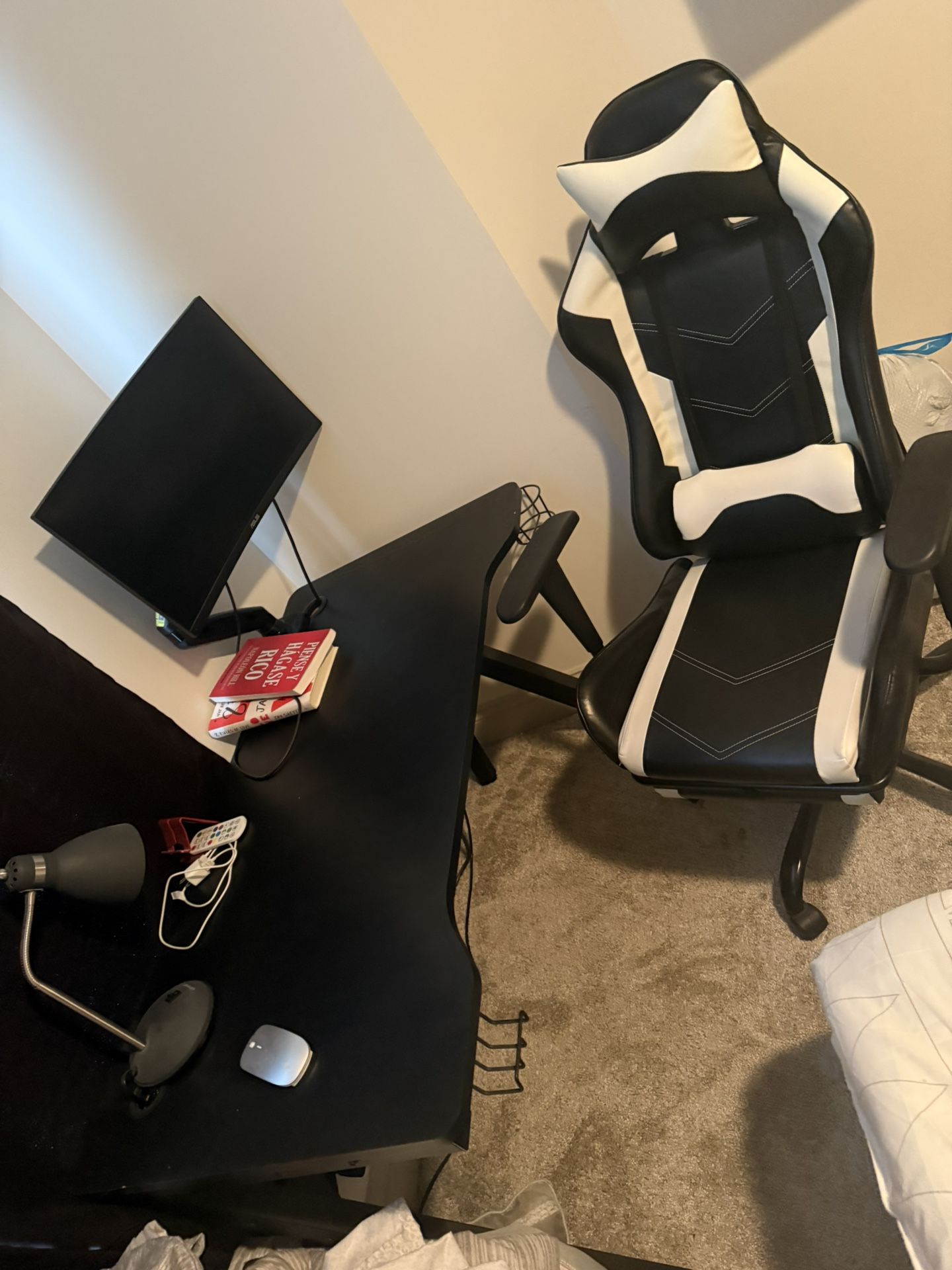 Desk+gaming Chair+ Monitor