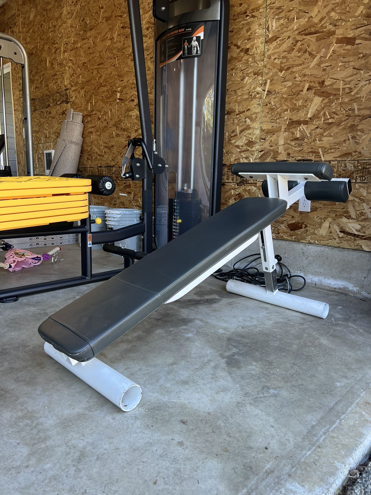 Adjustable decline bench