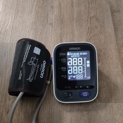 OMRON Blood Pressure Monitor (Model: BP786N) For Sale 