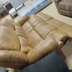 Beautiful Nice Reclining Couch!