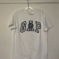 GAP T-shirt