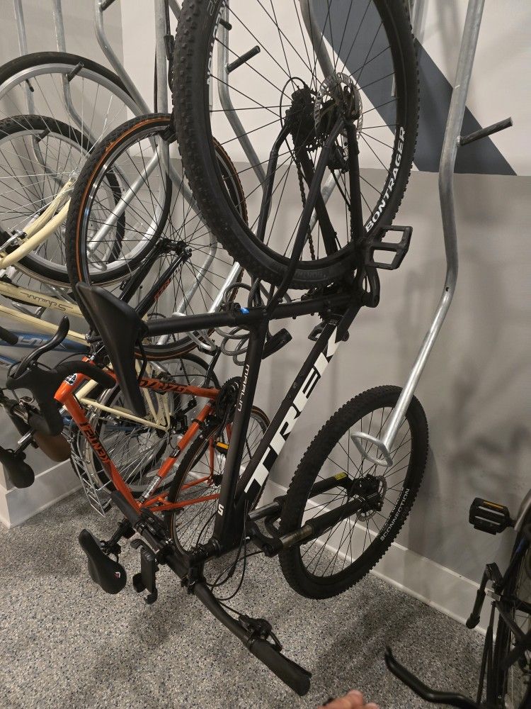 Trek Marlin 5 Mountain Bike – Good Condition