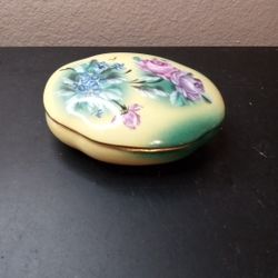 EXQUISITE VTG Nippon Handpainted Scalloped Trinket Box
