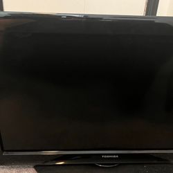 TOSHIBA FLATSCREEN TV 32in W/ Control - 120 Volt