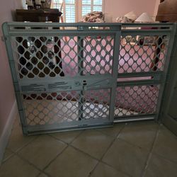 Plastic Pressure Mounted Pet Gates