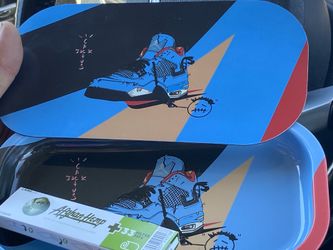 Mini rolling tray with magnetic lid and pack of papers