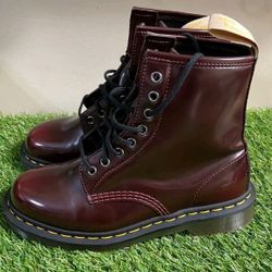 DR. MARTEN'S WOMENS SIZE 8 - $150