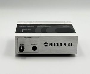 Native Instruments Audio 4 - USB Audio Interface.
