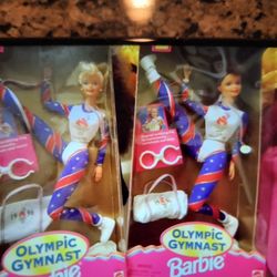 Barbie Dolls Set Of 2    100 Dollars 