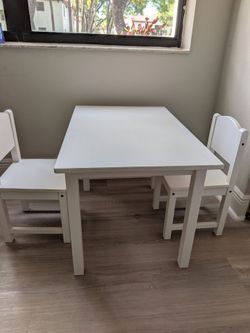 IKEA SUNDVIK Children's Table with chairs