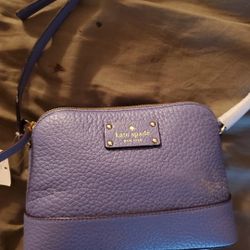 Kate Spade New York
Bay Street Hanna
Leather Crossbody Handbag