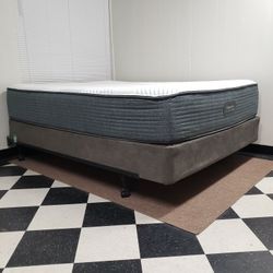 Queen size set - can DELIVER almost anywhere for $20 extra - gently used and in very good condition 😍