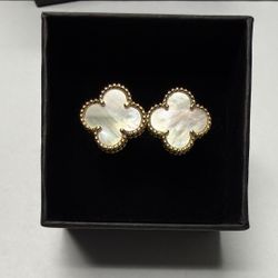 Van Cleef Earrings White Mother Of Pearl 