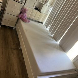 Twin Frame With Mattress 