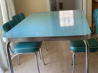 Vitro retro table and chairs