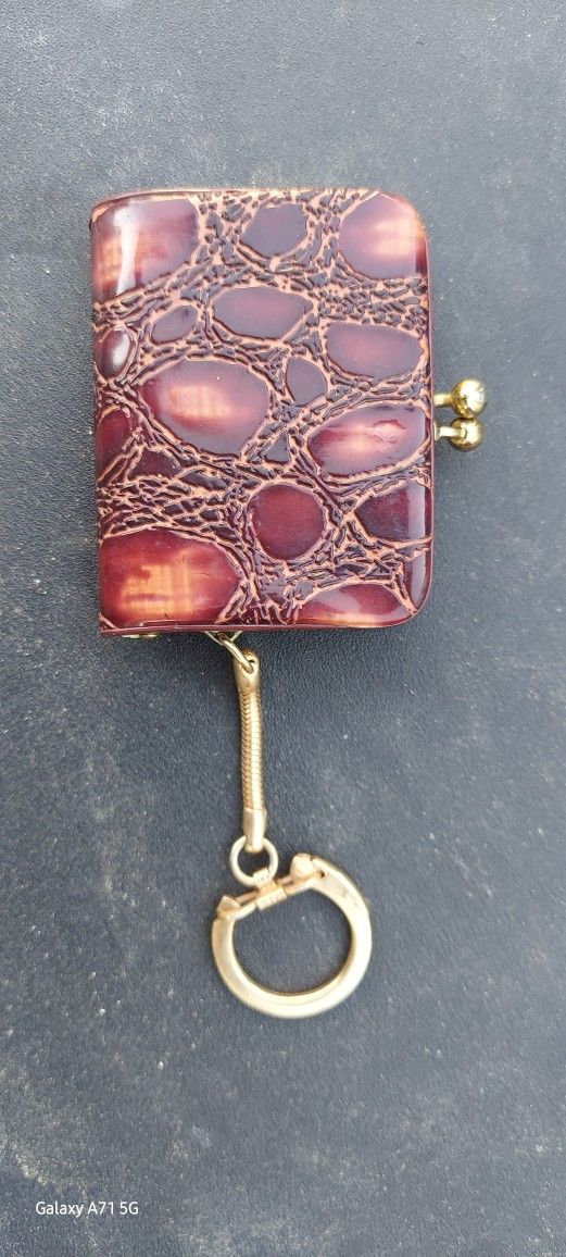 VINTAGE Faux Alligator Kiss Lock Coin Purse Keychain - Made in JAPAN - 1950s/60s Kitsch Novelty Mini Wallet