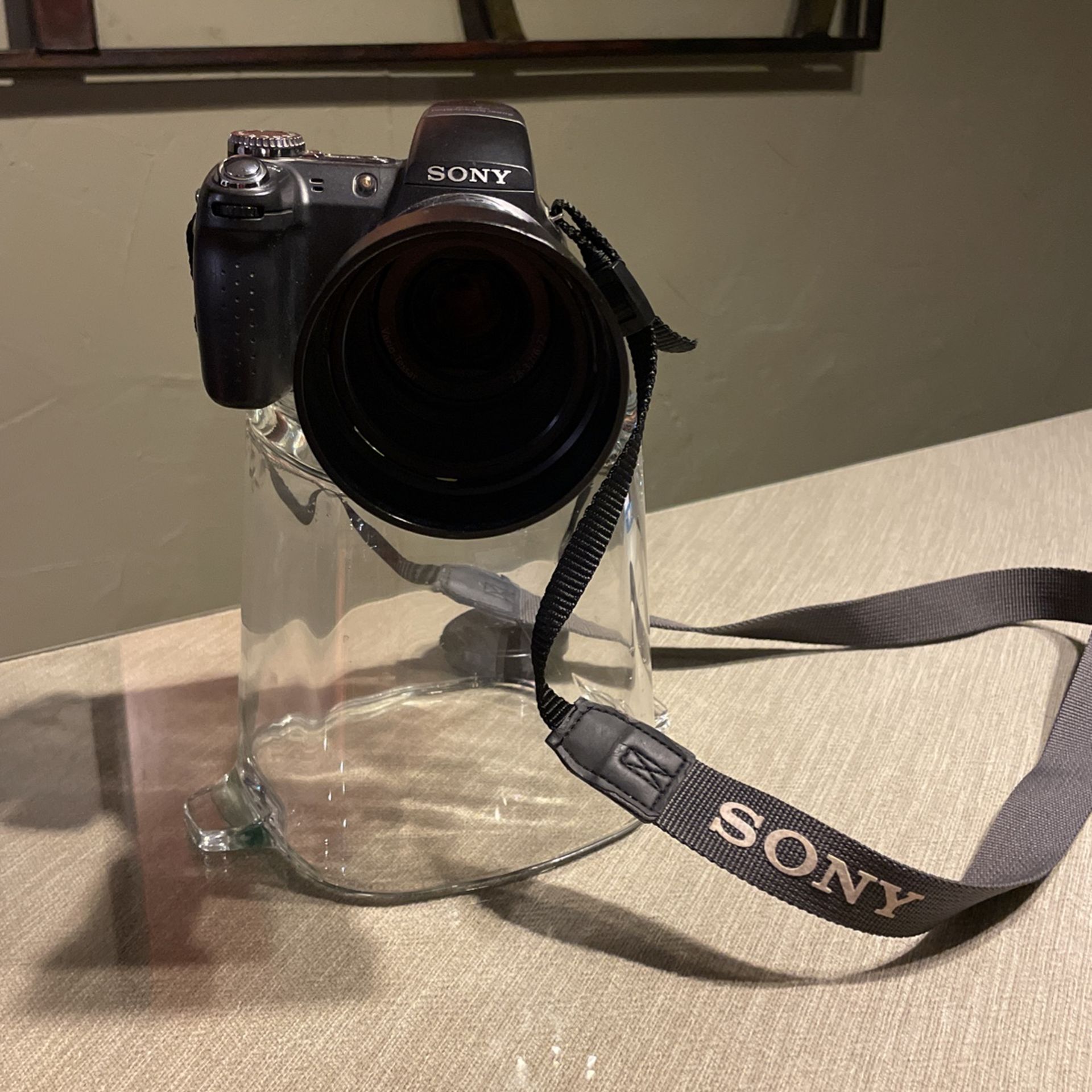 SONY Cyber Shot Camera DSC H5