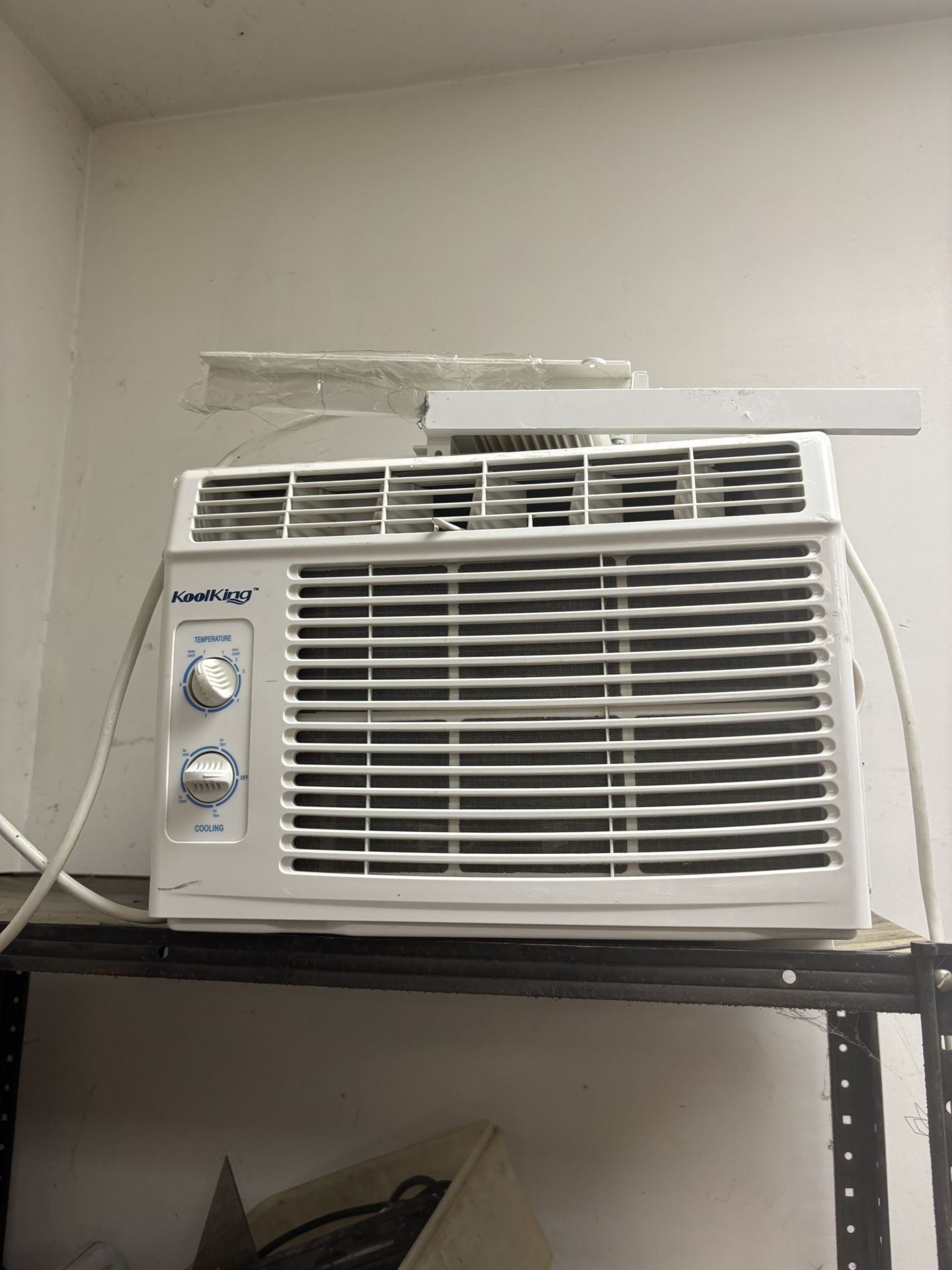 LOW PRICE MOVING- KOOL KING WINDOW AC 8000btu Amazing Condition