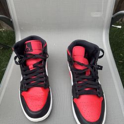 Air Jordan 1 Mid "Bread Toe"