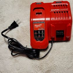 Cargador Rápido Milwaukee 
