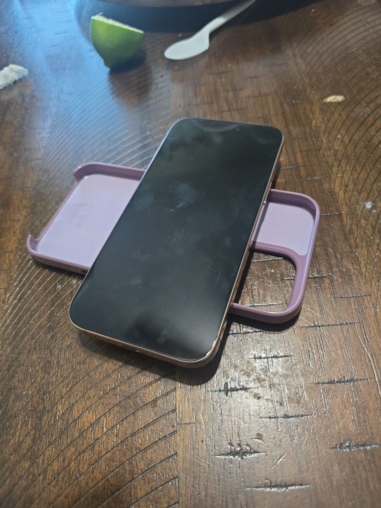 I Phone 16 I Cloud Locked 🔒 Selling For Parts, Negotiable , I Don't Need The Phone