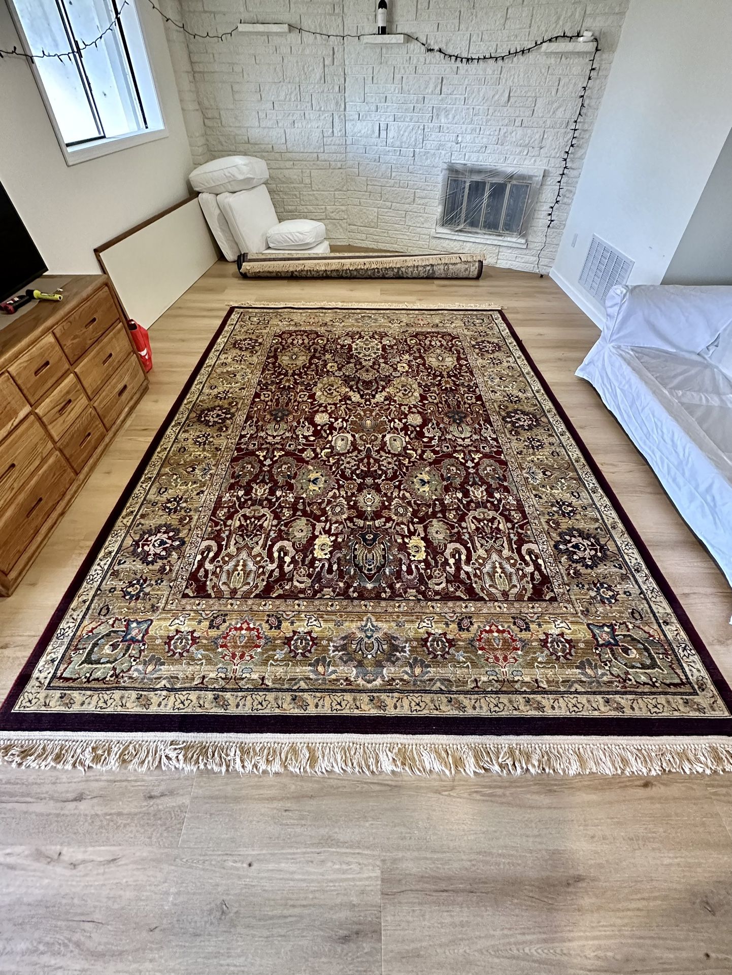 100% Worsted Wool Polonaise Area Rug for Sale in Seattle, WA - OfferUp