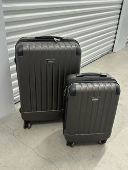 Set of 2 travel suitcases lightly used bought from Costco
